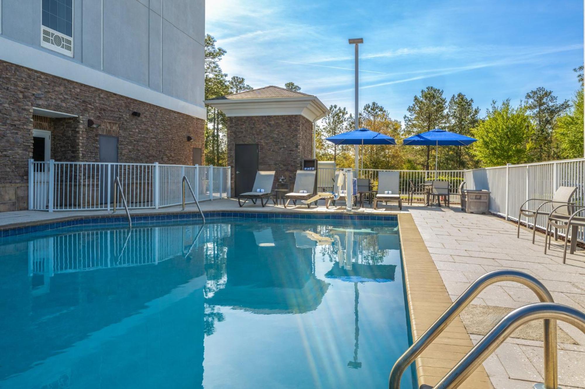 Holiday Inn Express & Suites Aiken By Ihg Exterior foto